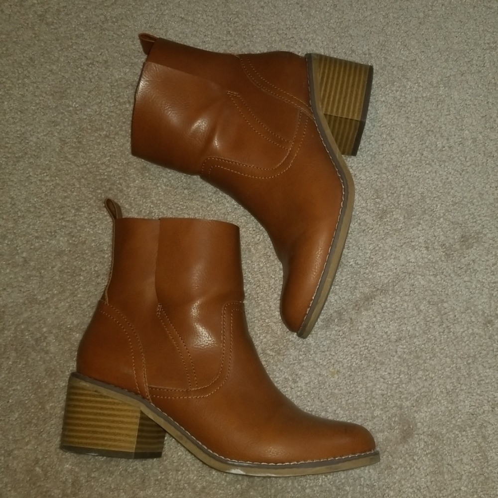 Tan ankle boots size 6.5